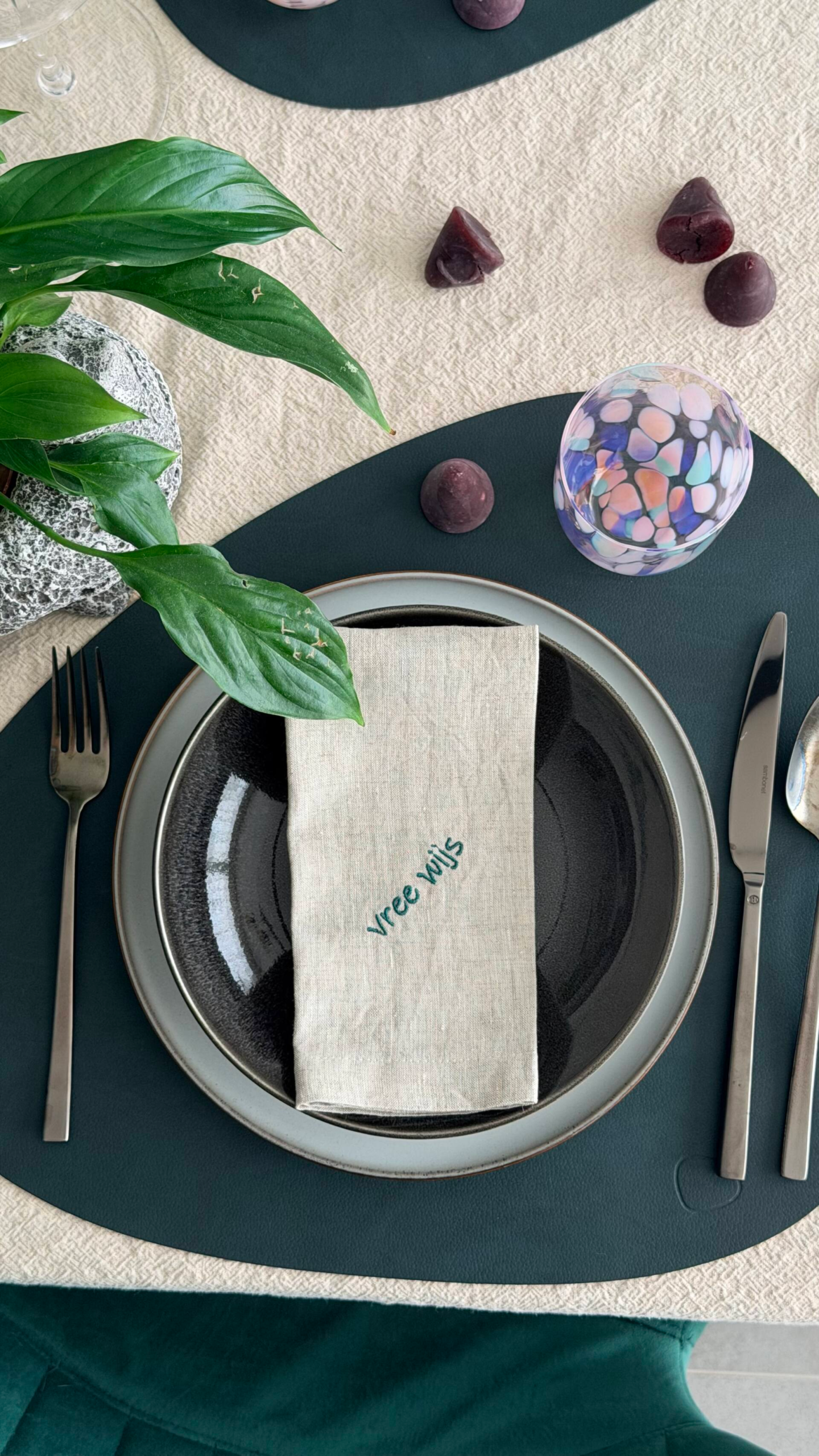 Borduurwerk detail tafel